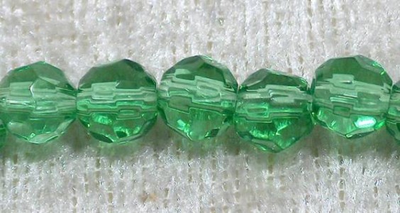 Facetterad rund kristallpärla, Grön, 6 mm