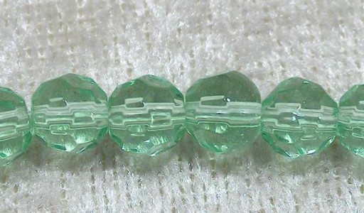 Facetterad rund kristallpärla, Ljusgrön, 6 mm