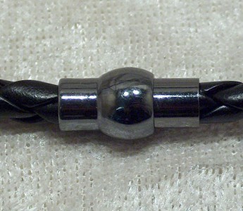Fäste/Magnetlås, Cylinder/Rund, Svart, för 4,5-5 mm remmar