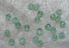 Facetterad rund kristallpärla, Ljusgrön AB, 4 mm