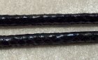 Konstläderrem, ormskinnsmönstrad svart, 7 mm, med stoppning