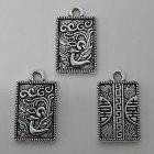 Berlock, mönstrad bricka, antiksilver