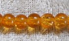 Krackelerad glaspärla, 6 mm, ljusare orange
