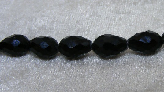 Facetterad droppe, svart, ca 12x7,5 mm