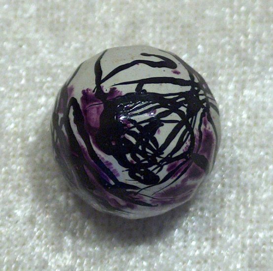 Facetterad rund pärla av akryl, Beige/Lila/Svart - Klicka på bilden för att stänga