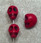 Döskalle, äkta turkos, mörkröd