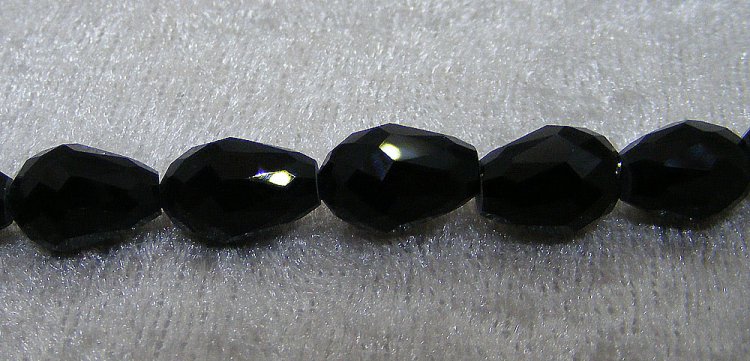 Facetterad droppe, svart, ca 11x7,7 mm - Klicka på bilden för att stänga