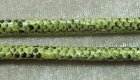Konstläderrem, ormskinnsmönstrad gulgrön, 7 mm, med stoppning