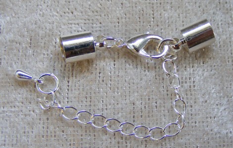 Fäste för ca 6 mm rem, komplett set med lås och kedja, silver