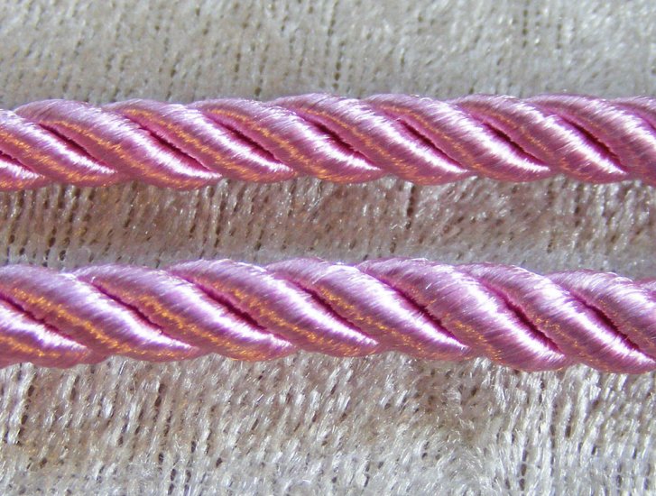 Satinsnodd, rosa, 6 mm - Klicka på bilden för att stänga