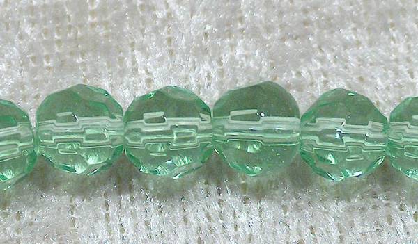 Facetterad rund kristallpärla, Ljusgrön, 6 mm - Klicka på bilden för att stänga