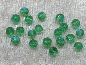 Facetterad rund kristallpärla, Grön AB, 4 mm - Klicka på bilden för att stänga