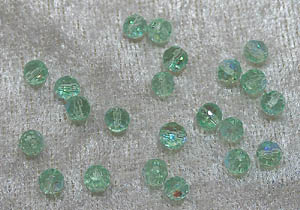 Facetterad rund kristallpärla, Ljusgrön AB, 4 mm - Klicka på bilden för att stänga