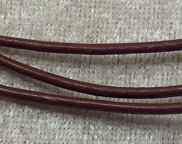 Läderrem, Mellanbrun, 2 mm - Klicka på bilden för att stänga