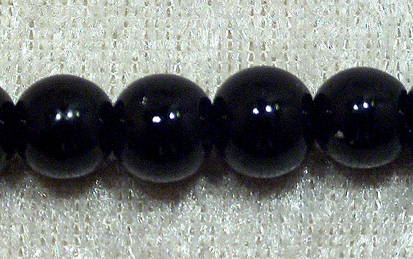 Opak svart glaspärla, 4 mm - Klicka på bilden för att stänga