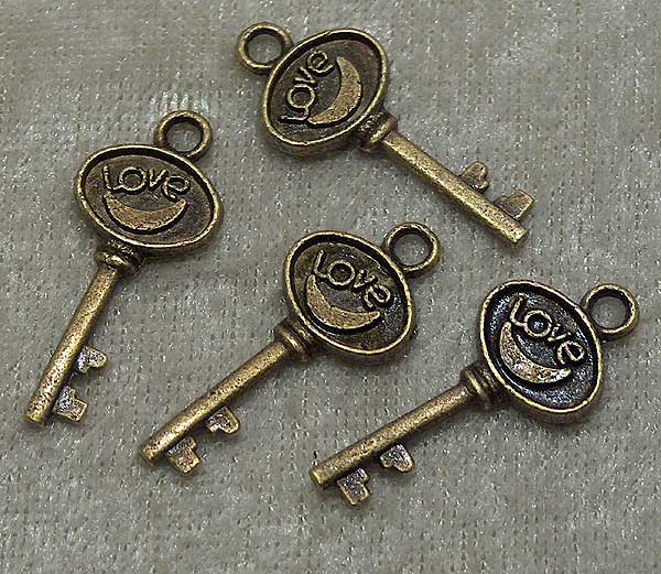 Berlock, nyckel, antikbrons - Klicka på bilden för att stänga