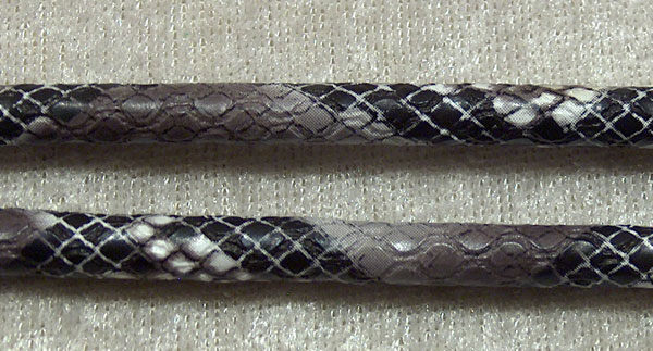 Konstläderrem, ormskinnsmönstrad, 6 mm, svart/grå/vit - Klicka på bilden för att stänga
