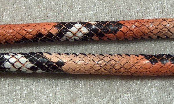 Konstläderrem, ormskinnsmönstrad, 4 mm, svart/orange - Klicka på bilden för att stänga