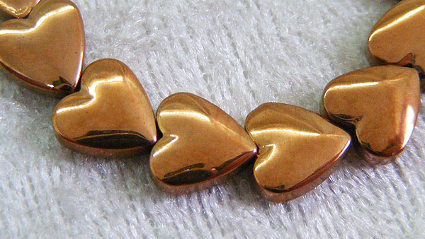 Hematithjärtan, elektropläterade brons, 8 mm - Klicka på bilden för att stänga