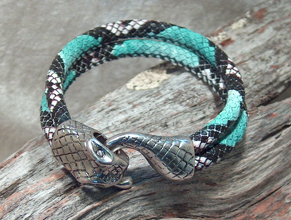 Materialsats, Armband - ormhuvudsfäste + turkos/svart ormskinnsm - Klicka på bilden för att stänga